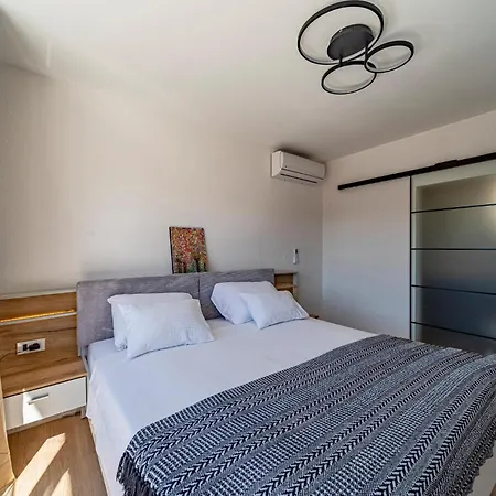 בית נופש 2 Bedroom Amazing In *