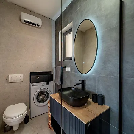 בית נופש 2 Bedroom Amazing In וולה לוקה